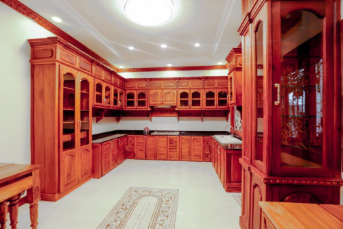 Spacious Villa 5 Bedrooms For Rent in Bassac Garden City