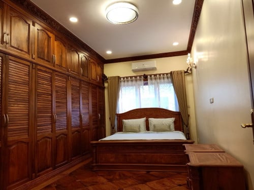 Spacious Villa 5 Bedrooms For Rent in Bassac Garden City