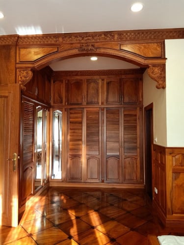 Spacious Villa 5 Bedrooms For Rent in Bassac Garden City