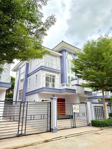 វីឡាភ្លោះបុរីហេងហៀងវេងស្រេង លក់ក្នុងតម្លៃពិសេសជាង២២ម៉ឺនដុល្លា