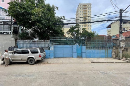 ដីនឹងផ្ទះសម្រាប់លក់ នៅសង្កាត់ផ្សារដើមថ្កូវ