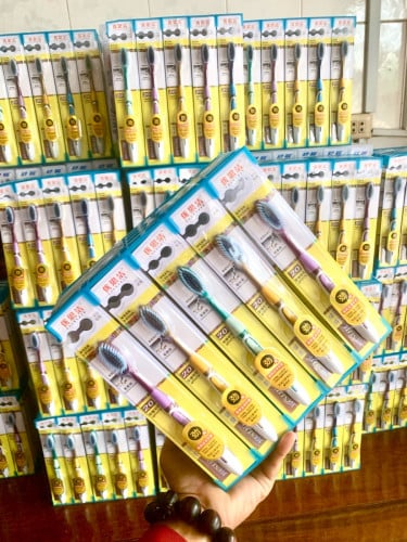 បោះដុំច្រាស់ដុសធ្មេញ