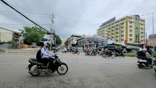 ផ្ទះល្វែងលក់
