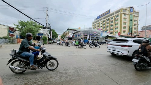 ផ្ទះល្វែងលក់