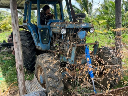 ត្រាក់ទរ័Ford 7710 លក់តម្លៃ6000$ចរចារបាន ត្រាក់ទរ័ប៉ុង2សាច់ដែកស្អាតចង់បានទាក់ទងបានលេខ078286767