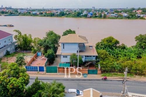 #ForSale 🏡 ផ្ទះសម្រាប់លក់ 6 បន្ទប់គេង – តាខ្មៅ, កណ្ដាល
