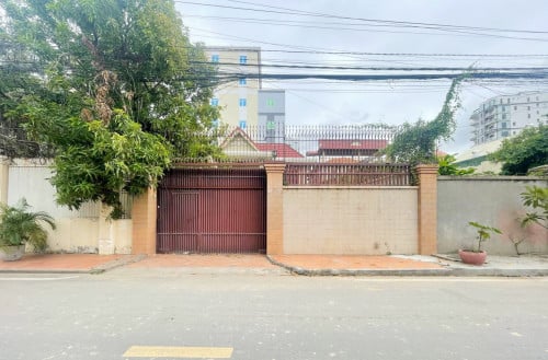 វីឡាសម្រាប់លក់ នៅសង្កាត់ផ្សារដើមថ្កូវ | Villa for Sale at Sangkat Phsar Daeum Thkov