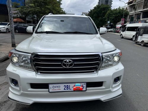 Land Cruiser  ឆ្នាំ2013 full option GXR V6 ទឹកថ្នាំស្រុិនម៉ាជុំ