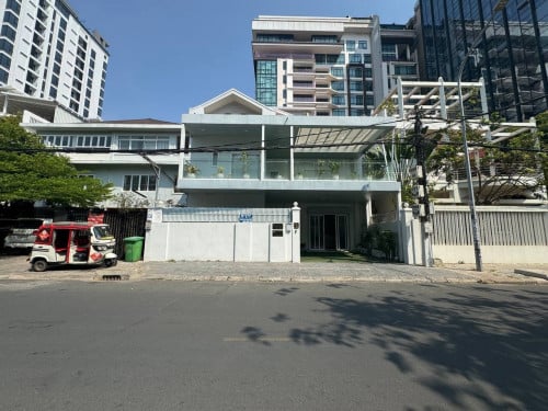 Office For Rent in Doun Penh