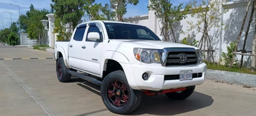 TOYOTA TACOMA