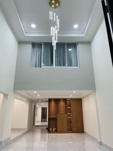 ផ្ទះពិភពថ្មីចំការដូង ទើបកែថ្មីធំស្អាតលើសពីបុរីផ្តល់អោយ លក់បន្ទាន់