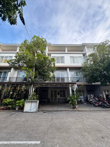 3 Bedrooms For Rent At Peng Hout Beoung Snor