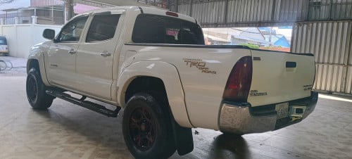 TOYOTA TACOMA