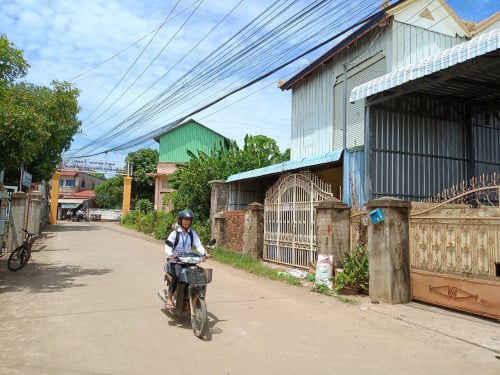 ផ្ទះជួលធំទូលាយលើក្រោមជិតវត្តបឹងកុក នឹងផ្សារបឹងកុក