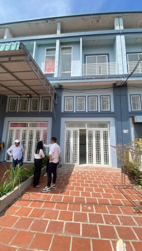 ផ្ទះអាជីវកម្មលក់ឡៃឡុង 2 ជាន់ លក់តែ 77000$