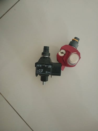 ក្រចាប់ប៉ុងឬconector