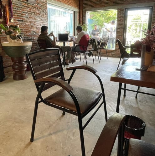 ឈុតតុ កៅអី លក់ឡៃឡុង (Urgent Table & Chair Sale)