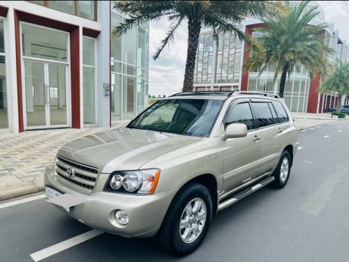 Highlander ឡានថ្មីស្អាតសម្រាប់ជួល