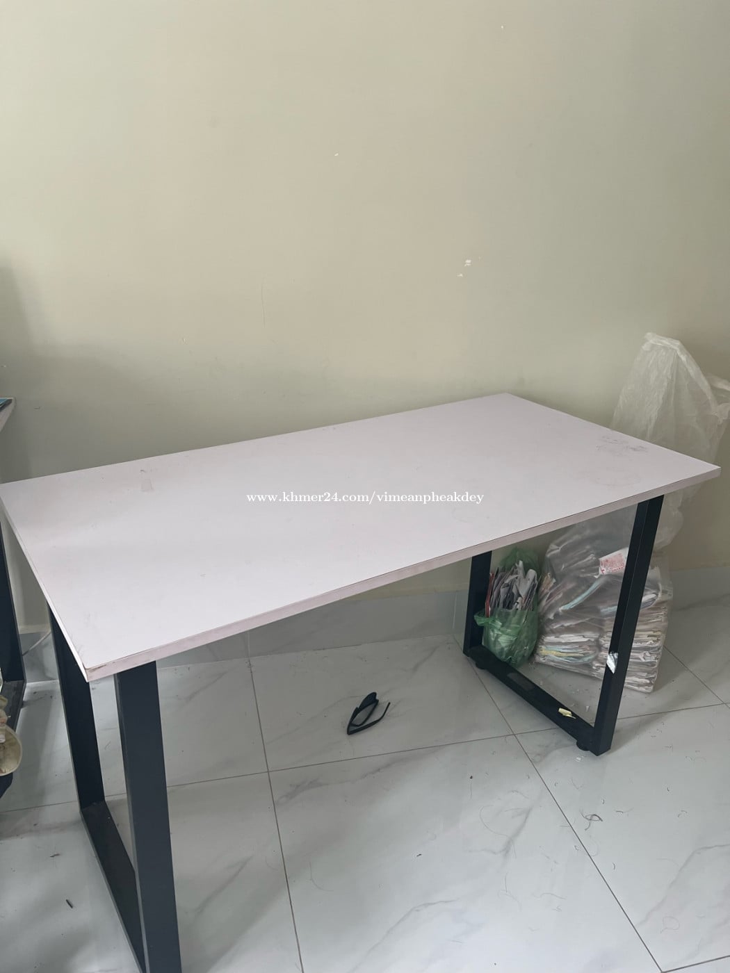 តុ លក់បន្ទាន់ 25$ នៅថ្មីស្អាត price $25.00 in Dangkao, Dangkao, Phnom ...