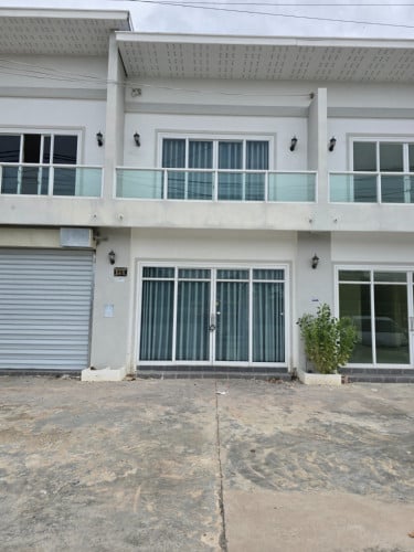 ផ្ទះលក់ នៅលើផ្លូវធំ 20ម មានប្លង់រឹង រាល់ថ្ងែជួលអោយគេ1ខែ 380$  -ទំហំដី   4.8ម x 20ម តម្លៃចរចា