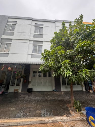 ផ្ទះជួល (ទីតាំងបុរីពិភពថ្មីកំបូល3) 200$