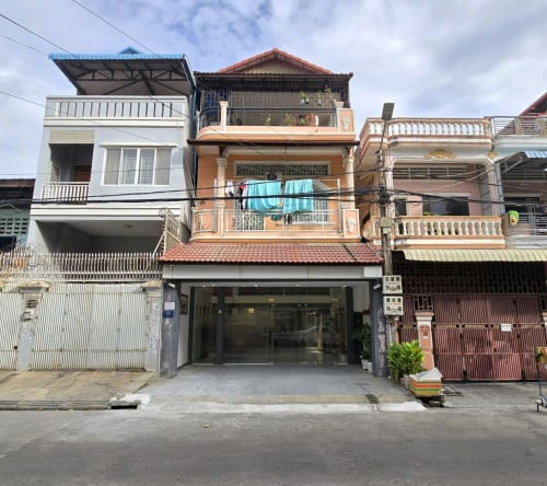 ផ្ទះអាជីវកម្មលក់/Shophouse for Sale