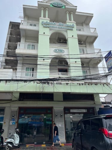 Building for rent in city center