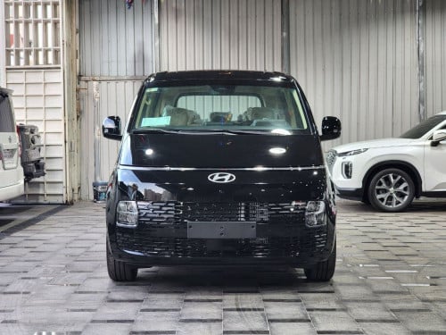 HYUNDAI STARIA 2025 11 Seat Full Option (ឡានថ្មី100%)