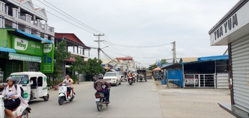 ដីលក់បន្ទាន់ ៖ ជាប់ផ្លូវធំ ទល់មុខរោងចក្រ, ចោមចៅ, ពោធិ៍​សែន​ជ័យ​ រាជធានីភ្នំពេញ