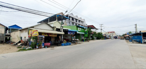 ដីលក់បន្ទាន់ ៖ ជាប់ផ្លូវធំ ទល់មុខរោងចក្រ, ចោមចៅ, ពោធិ៍​សែន​ជ័យ​ រាជធានីភ្នំពេញ