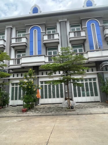 ផ្ទះល្វែងសម្រាប់ជួលនៅ បុរី រុងរឿង ក្រោយវិមានអាហារ