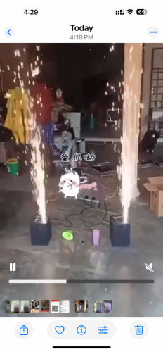 មា​នលក់ម្សៅបាញ់ជាផ្កាភ្លេីងសំាប់ប្រេីនៅក្នុង​ pup និង​ club