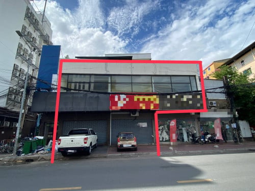 Spacious Shophouse for Rent in Daun Penh
