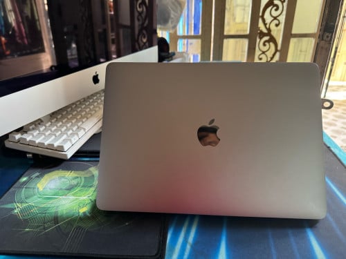 MacBook Pro 2020 i5/16/500