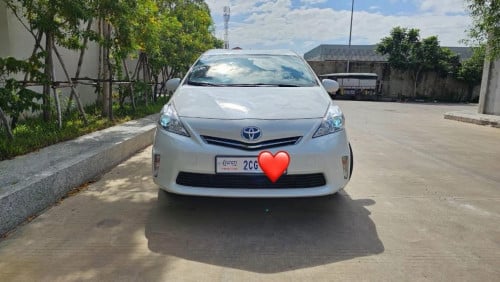 Prius V 2012 option 3 17500$ មានមុន 100$ អាចយកឡានជិះបាន