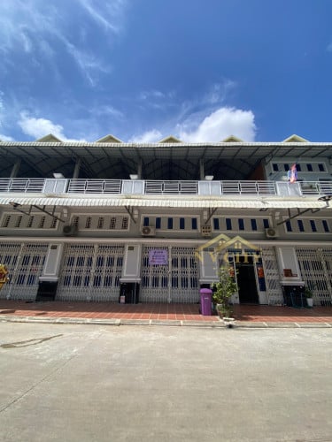 ផ្ទះលក់ ទីតាំងក្នុងសំណង់ឡេងឈុន ជិតសាលាសង្កាត់ព្រៃស