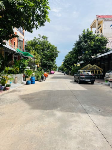 ផ្ទះលក់ ក្នុងបុរីពិភពថ្មី ចំការដូង១