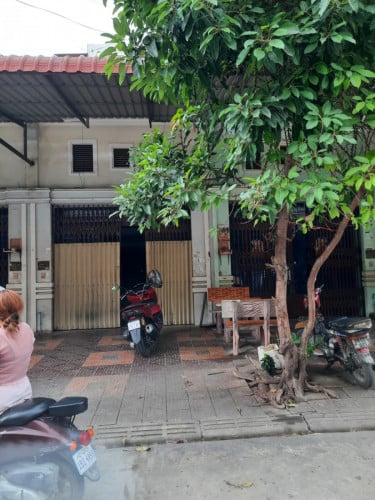 ផ្ទះជួលបន្ទាន់ 1ជាន់ ច្រកចូលជាប់ផ្លូវជាតិលេខ ៤ សង្កាត ខ័ណ្ឌពោសែនជ័យទល់មុខសាលាបឋមសិក្សា អូឌីម