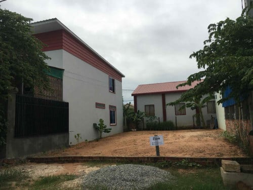 ដីលក់នៅក្រោយសាលារៀនសំបួរ