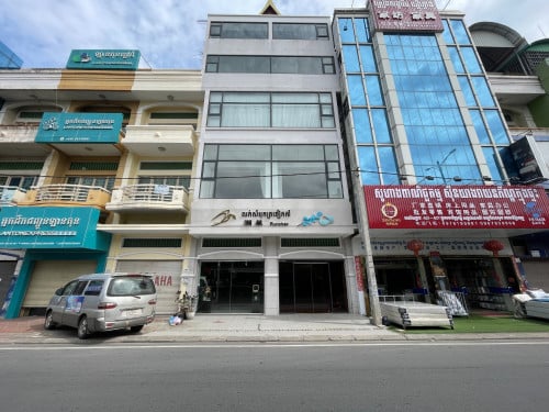 អគារលក់បន្ទាន់ខ្លាំង តម្លៃល្អក្រោមទីផ្សារ ផ្លូវសហព័ន្ធរុស្សី មុខផ្សារទំនើប រតនាផ្លាហ្សា