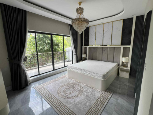 ផ្ទះវីឡា មានអាងហែលទឹក