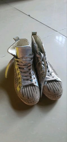 ស្បែកជើងដាំត្បូងជាប់ល្អមួយទឹកនៅស្អាត90%លេខ41/0975549680