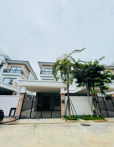 វីឡាភ្លោះB សល់ដីក្រោយ6m លក់បន្ទាន់