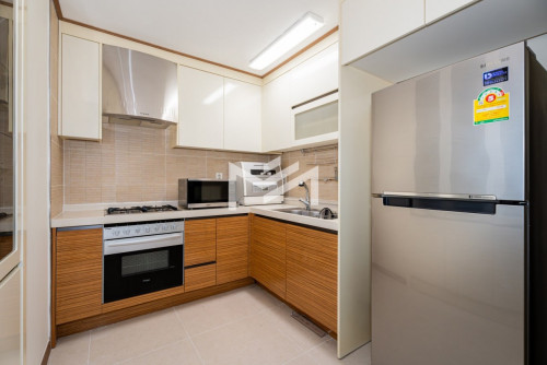 Condominium 2 Bedrooms For Rent in BKK1