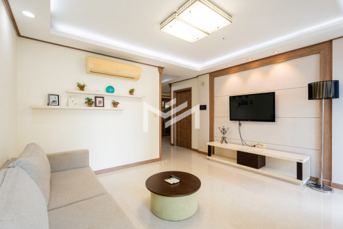 Condominium 2 Bedrooms For Rent in BKK1