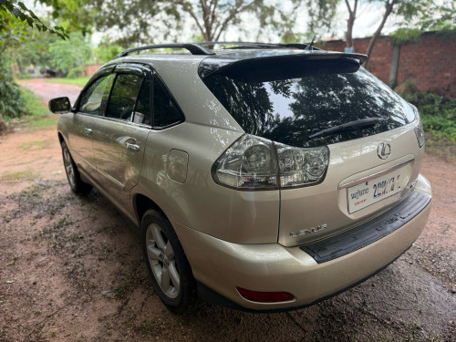 Sell Lexus Rx330 haft full price $17800.00 in Siem Reab, Krong Siem ...
