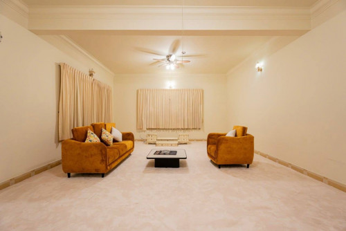 Spacious Villa 5 Bedrooms For Rent in BKK1