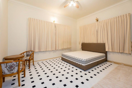 Spacious Villa 5 Bedrooms For Rent in BKK1