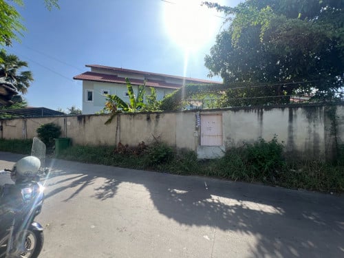 ផ្ទះមានបន្ទប់ជួល៣២