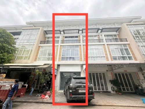 ផ្ទះសម្រាប់លក់នៅ បុរីប៉េងហួតបឹងស្នោរ